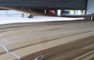 China Wood Veneer Plywood Sheets Quarter Cut Veneer Natural Brown 0.5mm Thickness factory
