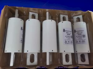 China M8 Bolt HEV Series Fuses DC1000V Fiber Automotive Fuses 600A High Current Fuses factory