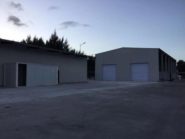 White Light Steel Prefab House Galvanized C Purlin Industrial With Sliding