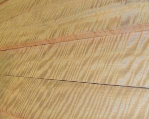 China Natural Movingui Wood Veneer Sheet For Interior Decoration factory