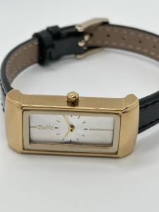 China Custom Leather Strap Quartz Watch Personalized Engraved Trendy Luxury Watches factory