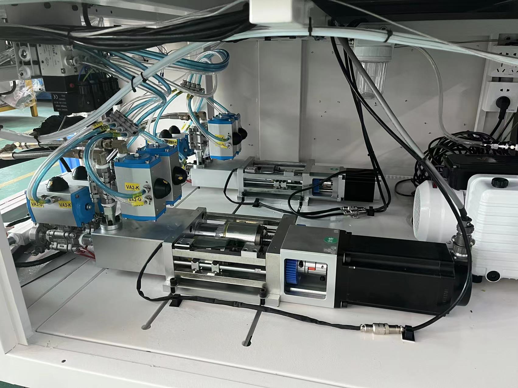 Automatic AB Two Parts PU Potting Machine for Badge Doming Resin in Case Packaging