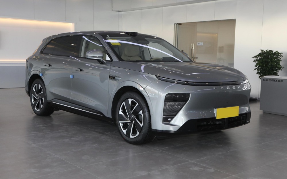 s 2024 Exeed STERRA Hybrid SUV 265hp 2000km EV Range RWD 3000mm Wheelbase The Perfect Combination of Power and Efficiency