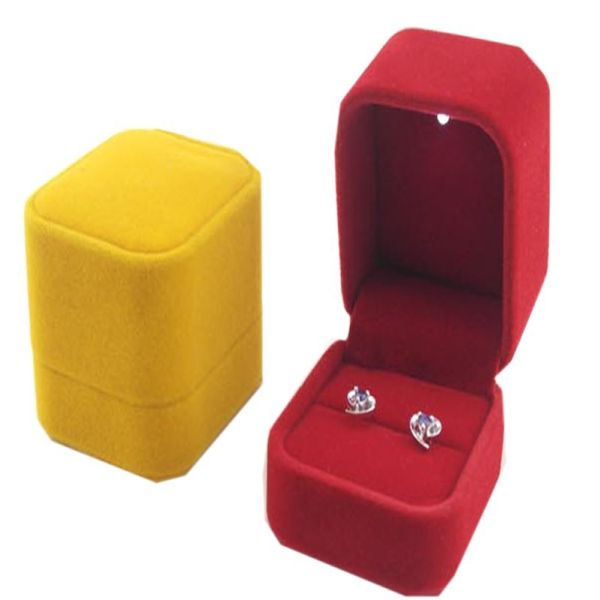 China fashion beauty luxury velvet ring box factory
