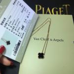 Van Cleef Arpels Luxury Gold Jewelry Sweet Alhambra Pendant Yellow Gold Mother