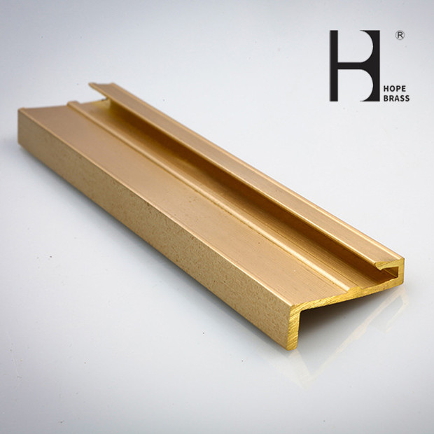 China OEM Golden Brass L Profile , Anti Rust Extruded Brass Profiles factory