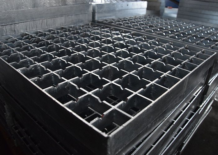OEM Galvanizing Serrated Steel Bar Fence Grating For Driveways