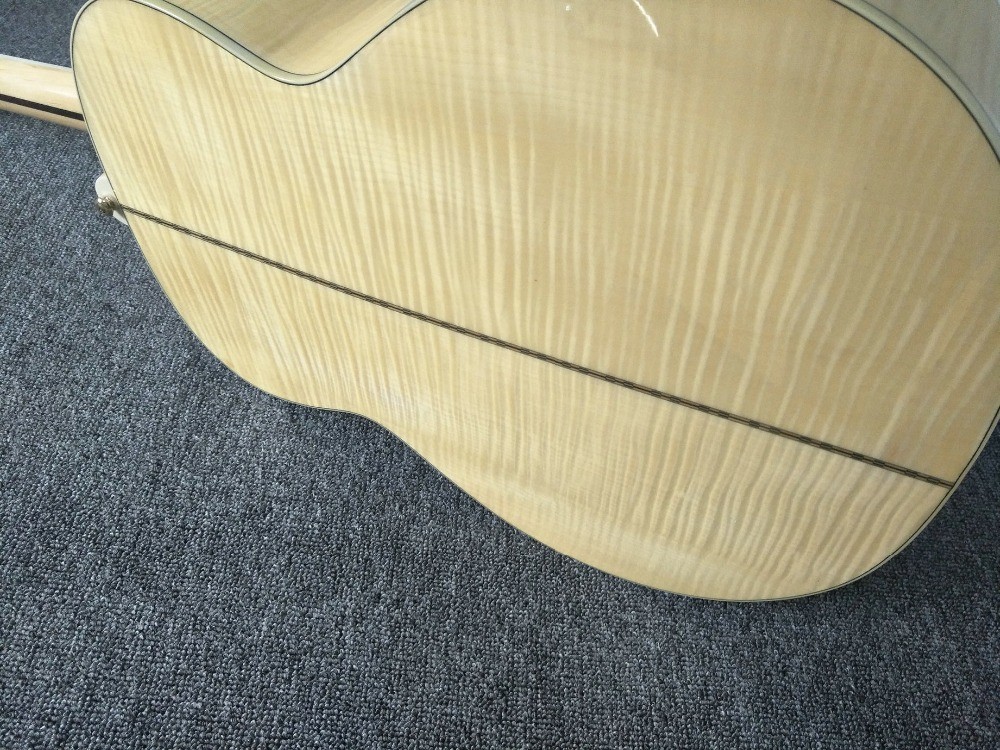Left hand Acoustic Guitar 43 inches SJ200 Maple Acoustic Guitar Back / Side Tiger Stripes