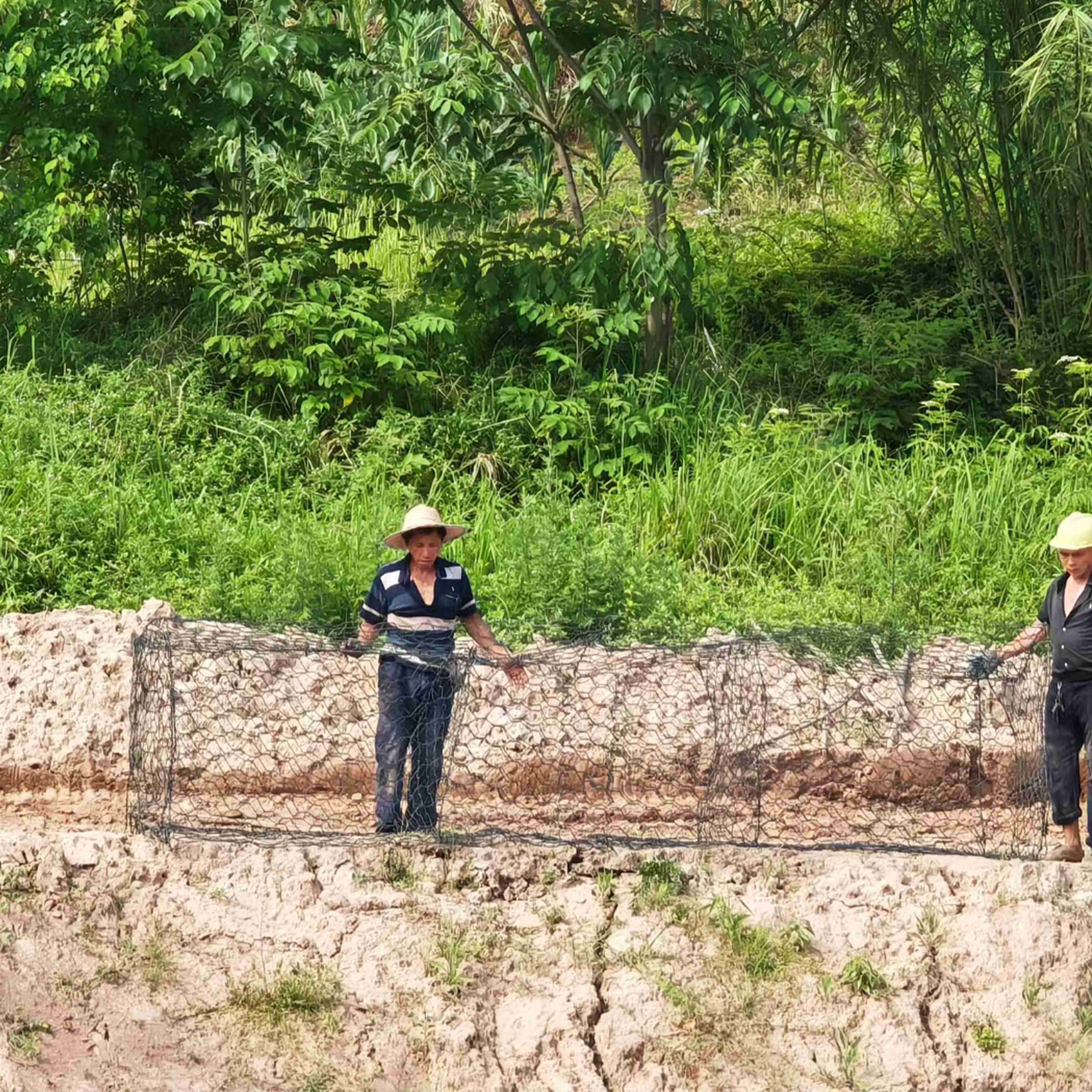 8*10cm Hole Size Gabion Wire Mesh Clip Gun High Tensile Wire Flood Resilience