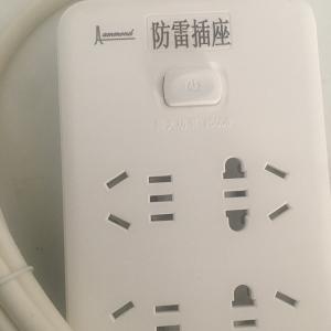 China 20KA Home Use Lightning Protection Plug , Flat Wall Plug Power Strip 8 Outlet factory