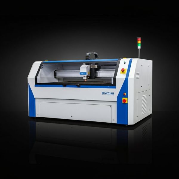 China Raycus Max IPG Enclosed Laser Cutting Machine With CYPCUT Control Software factory