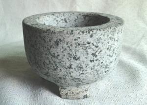 China Custom Shape Granite Stone Bowl Outside Honed Finish Non Toxic With 3 Legs factory