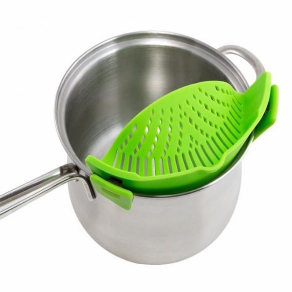 China Universal Silicone Pot And Pan Strainers , Clip On Silicone Strainer With Handle Holder factory