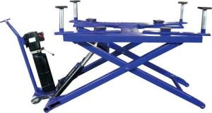 China Hydraulic Portable Scissor Car Lifts 2700kg Small Mobile Scissor Auto Lift factory