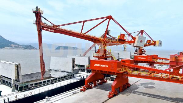 China Mobile Screw Type Ship Unloader Cement Coal Support Environmental Friendly factory