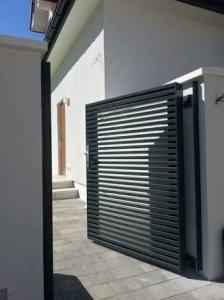 China Courtyard Custom Aluminium Profile Gate Security Weather Resistant factory
