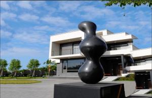 China Customized Modern Abstract Sculpture , Metal Outdoor Abstract Yard Sculptures factory