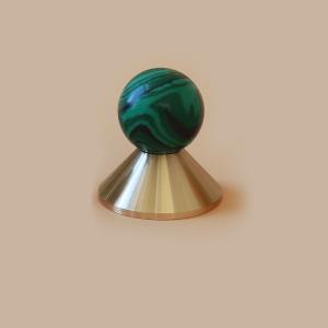 China Decorative Jade Brass Knob Handle For Furniture Drawer Mid Century Style factory
