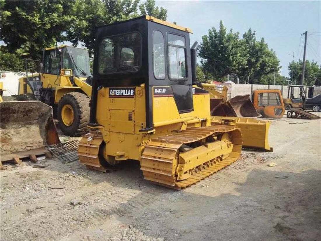6 Way Blade Mini Used Bulldozer Caterpillar D4C LGP Crawler Mounted Bulldozer