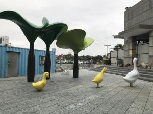 China Decoration Painted Outdoor Metal Sculpture , Public Art Handmade Metal Sculpture factory