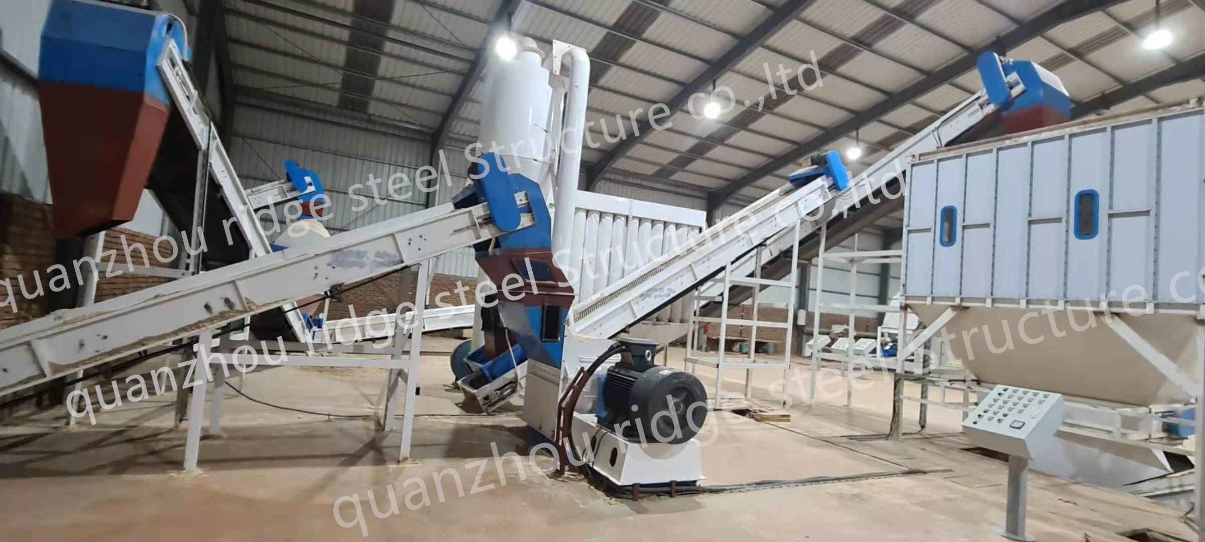 Engineered Framing Prefab Large Span Galvanized Sandwich Panel PEB Steel Structure For Modern Stadiums Entertainment Venues Halls Factories Chicken
