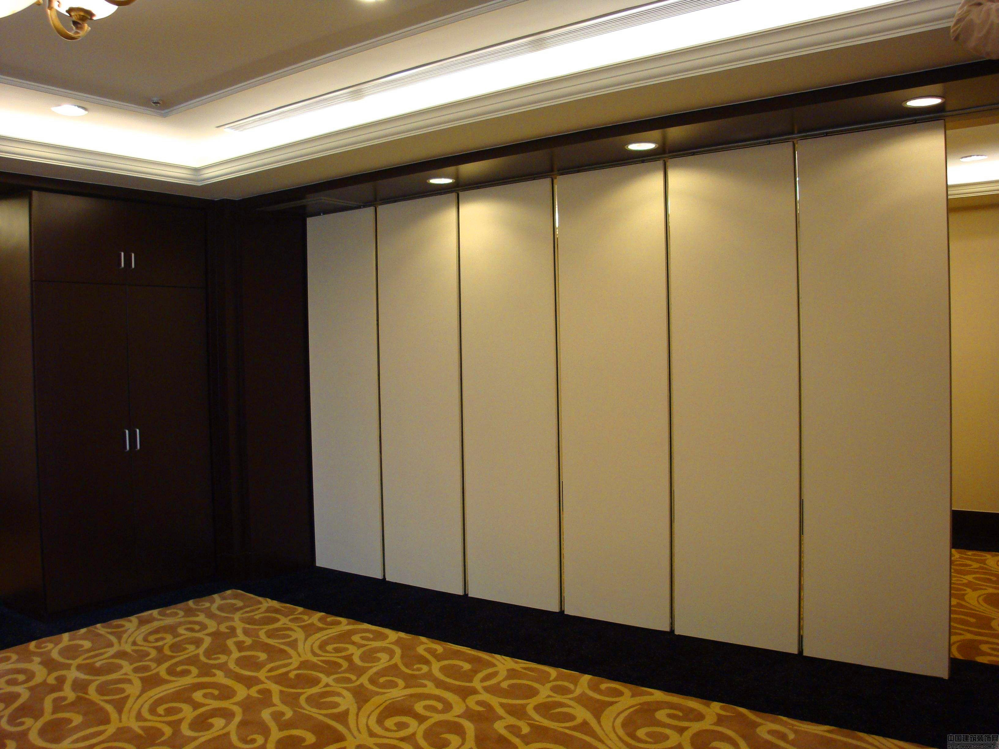 Wooden Sliding Folding Sound Proof Partition Wall For Hotel Banquet Hall Fire Resistant