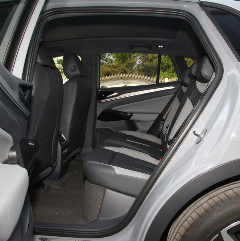 Volkswagen VW ID.4 CROZZ 2022 Compact SUV 5 Door 5 Seats