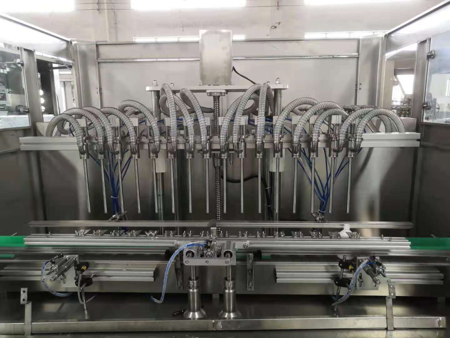 Linear Type Liquid Bottle / Tomato Sauce Filling Machine With Automatic Rotor Pump