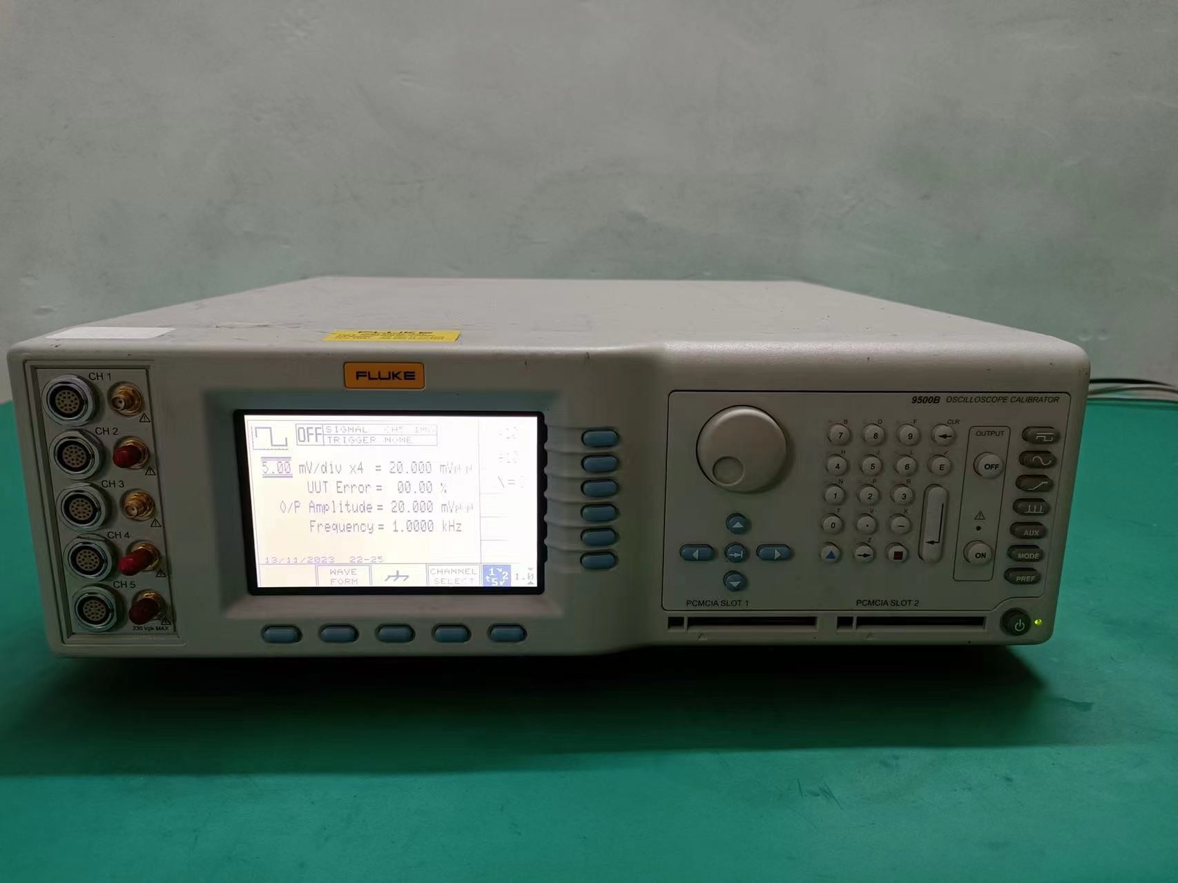Surplus Test Equipment WAVETEK Fluke 9500B 3200 Oscilloscope Calibrator