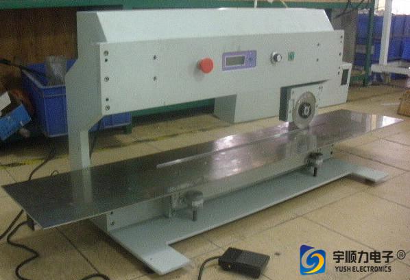 Single cutting blade High Speed Automatic PCB Scoring Machine For Metal Board