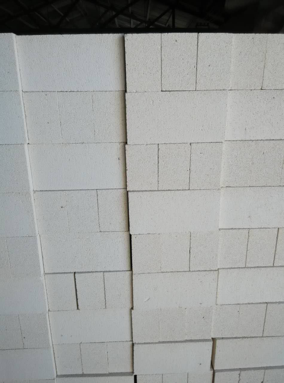 Bulk Density of ≤0.5-1.3g/cm3 JM26 Mullite Insulating Brick for White Color Furnace Lining