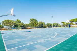 China PUR Indoor Sports Flooring Anti Skidding Interlocking Flooring Tiles factory