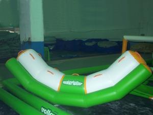 China 4 Seats Inflatable Totter Tube In Green And White For Water Games Amusement factory