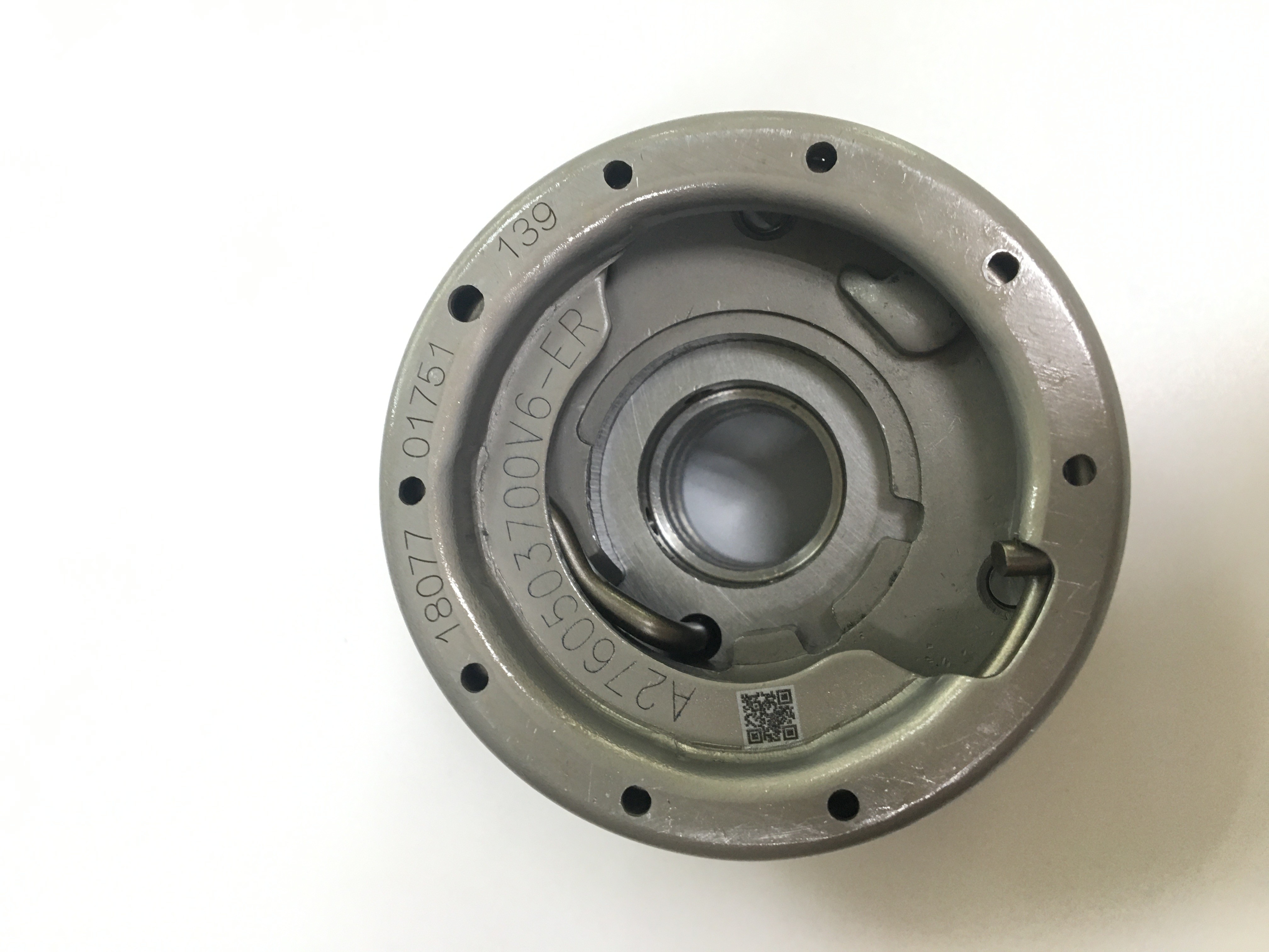 Engine Intake Camshaft Adjuster For Benz OEM A2760503700 A2760503200