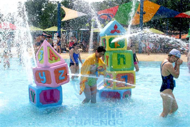 Glass Fiber Water Splash Pad Corrosion Resistant Block Building Spray Toys