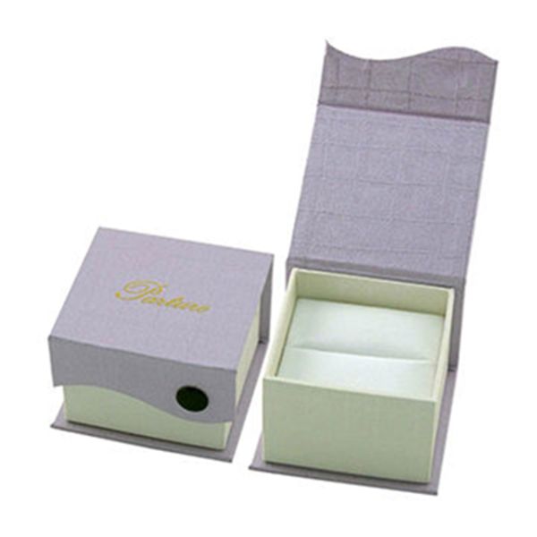 China Cardboard Jewelry Packaging Box Flap Lid Box With Magnetic Closure factory