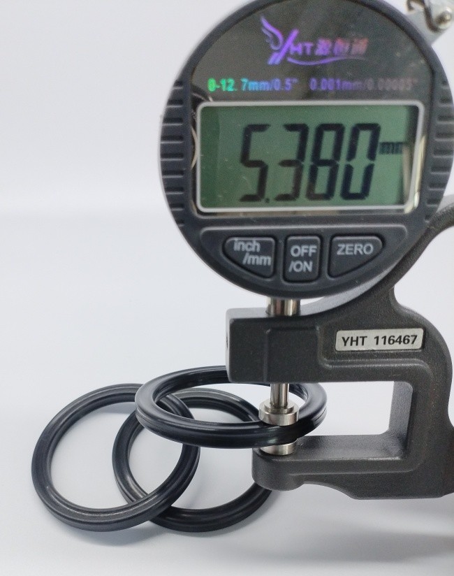 AS332 Black NBR FKM X Ring Four Lip Seal High Temp Resistance 80 shore A