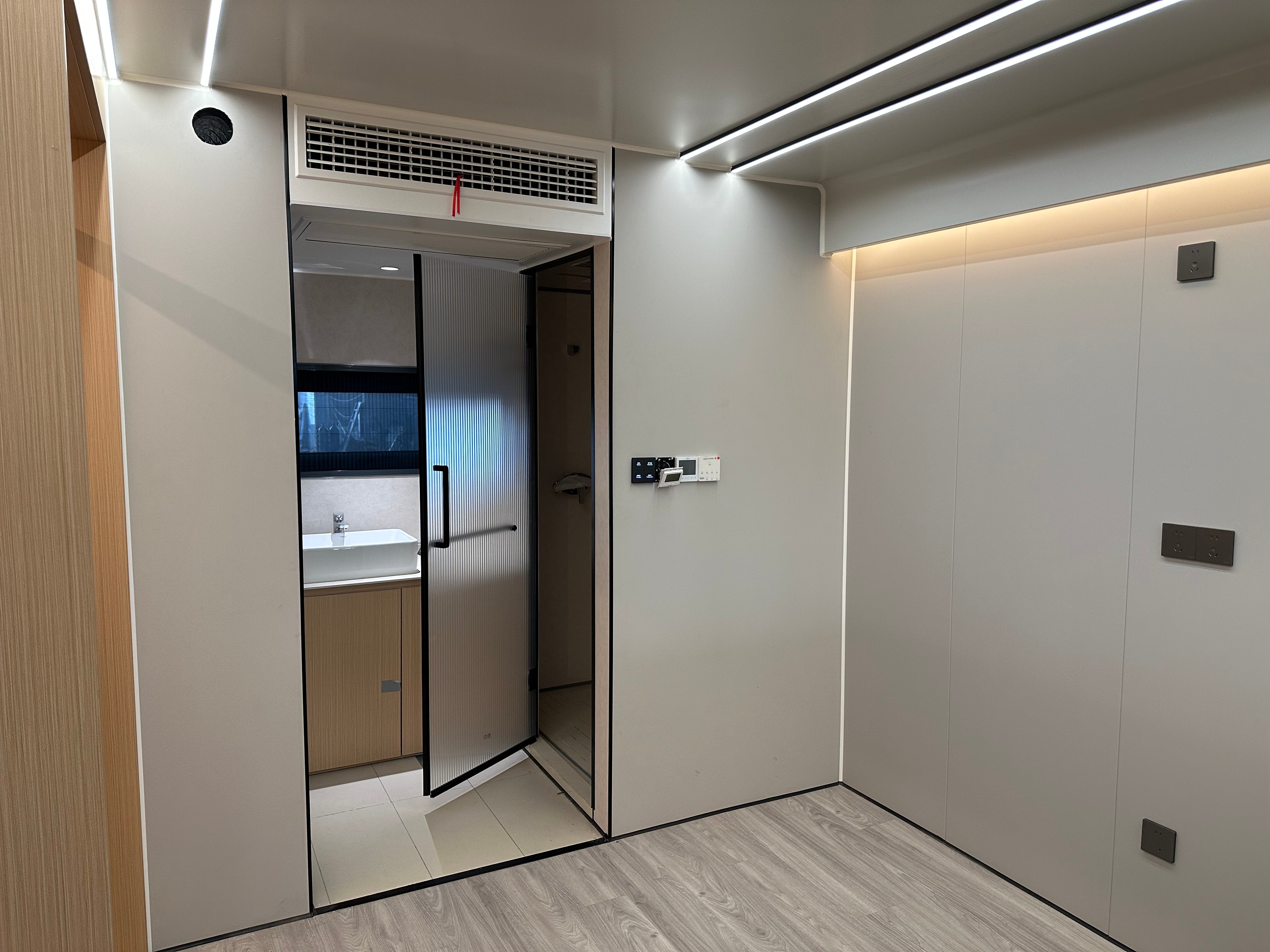 High Grade Prefabricated House Outdoor Easy Installation Living Mini Space Capsule Home for Multi-function Hotel