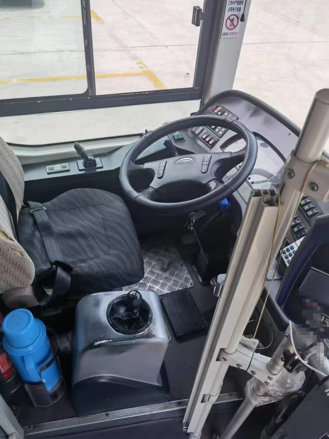 Zk6128 City Used Yutong Bus Right Hand Drive Coach Bus 60seats Diesel Engine Sightseeing