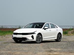 China Luxury Edition Sedan Mid Size Auto FWD Gasoline Car 4 Door 5 Seater Kia K5 2025 1.5T factory
