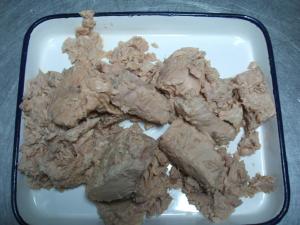China High Protein Canned Tuna Chunks In Brine Rich Vitamin With Mild Flavor factory