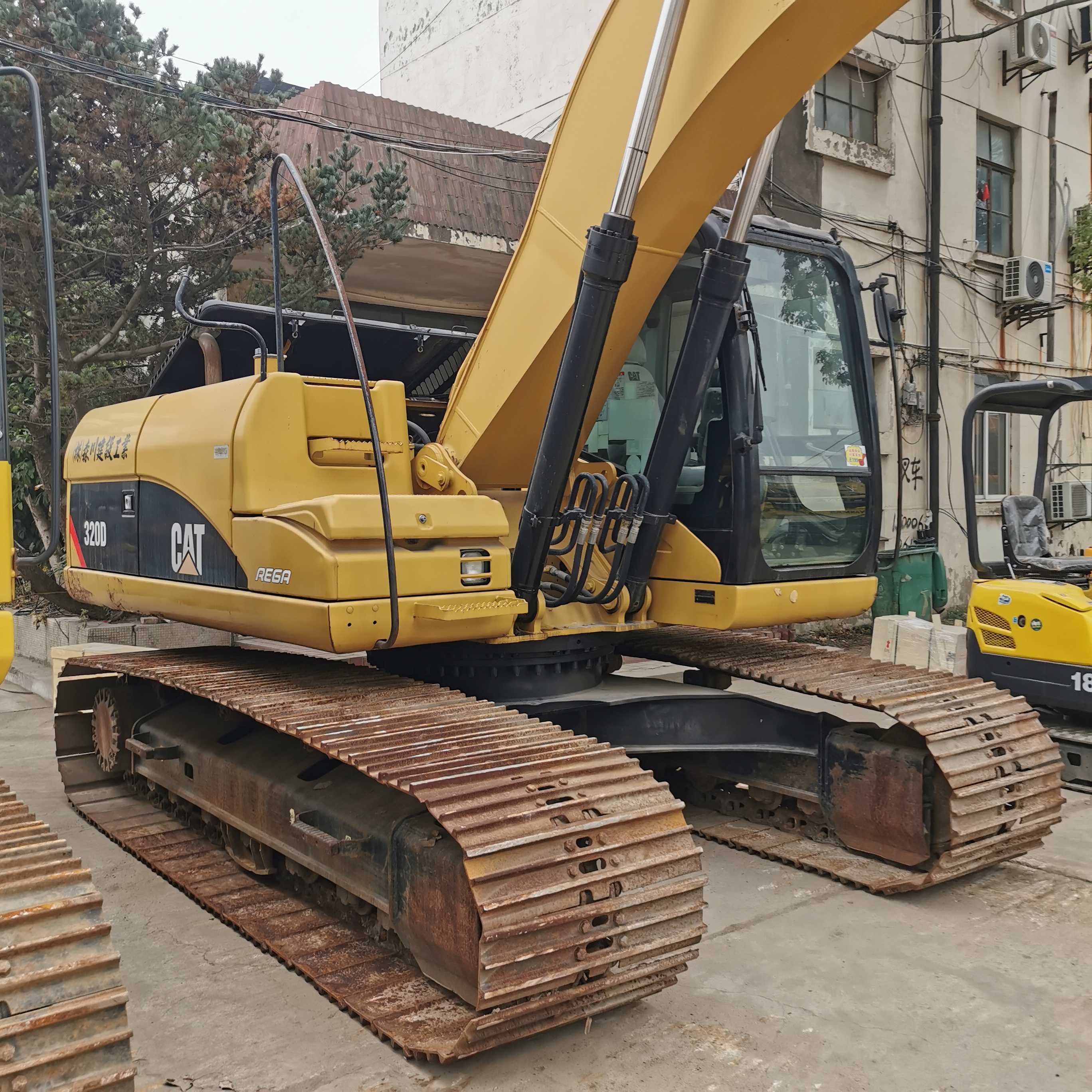 20000 KG Machine Weight CAT 320D Second-Hand Excavator with Original Hydraulic Valve