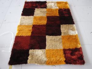 China Boxes design Polyester Silk Colors Combination Popular Shaggy Rug factory
