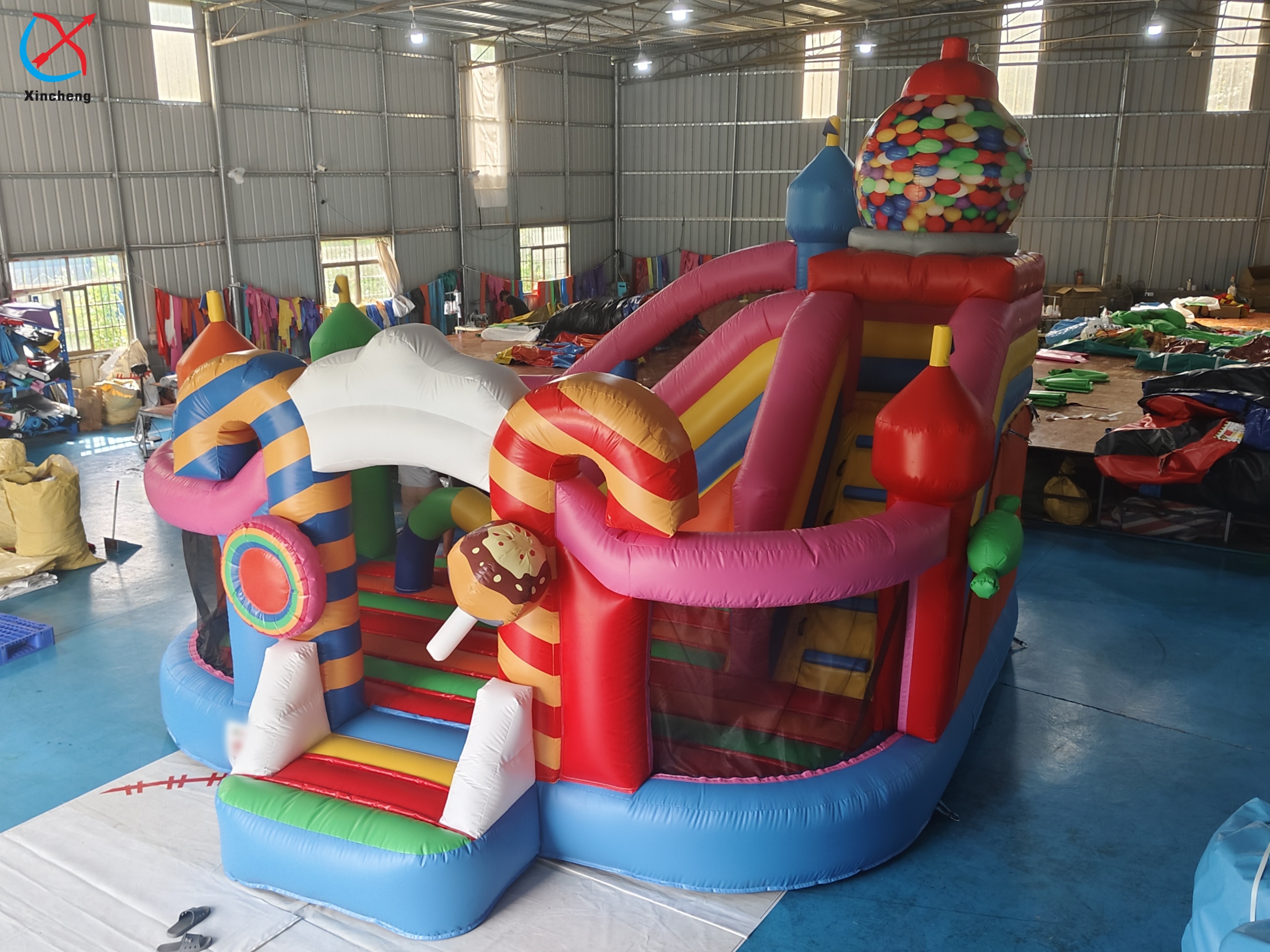 China Manufacturer Inflatable Combos Happy Easter Candy Inflatable Bounce House Castle factory