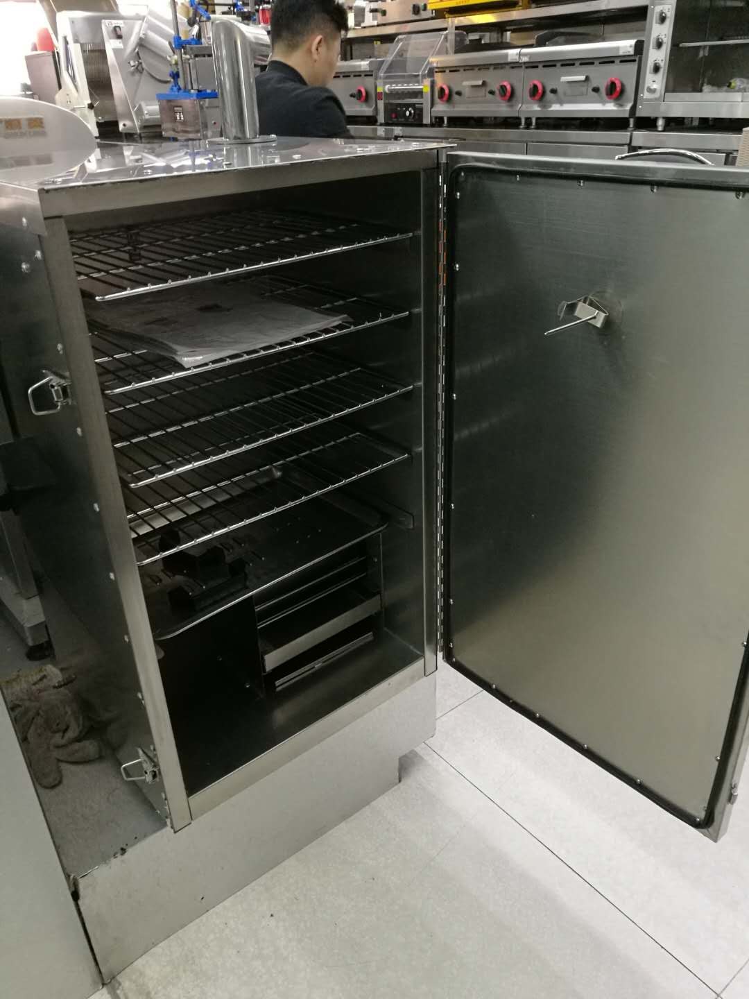 1.0kw Food Processing Equipments / Meat Smoking Machine ~220 - 240V 50 / 60Hz Temp 0 ~ 135°C