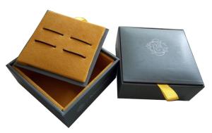 China 800gsm Cardboard Cufflink Box Matt Finish Velet Show Bar Ribbon Handle Offset Printing factory