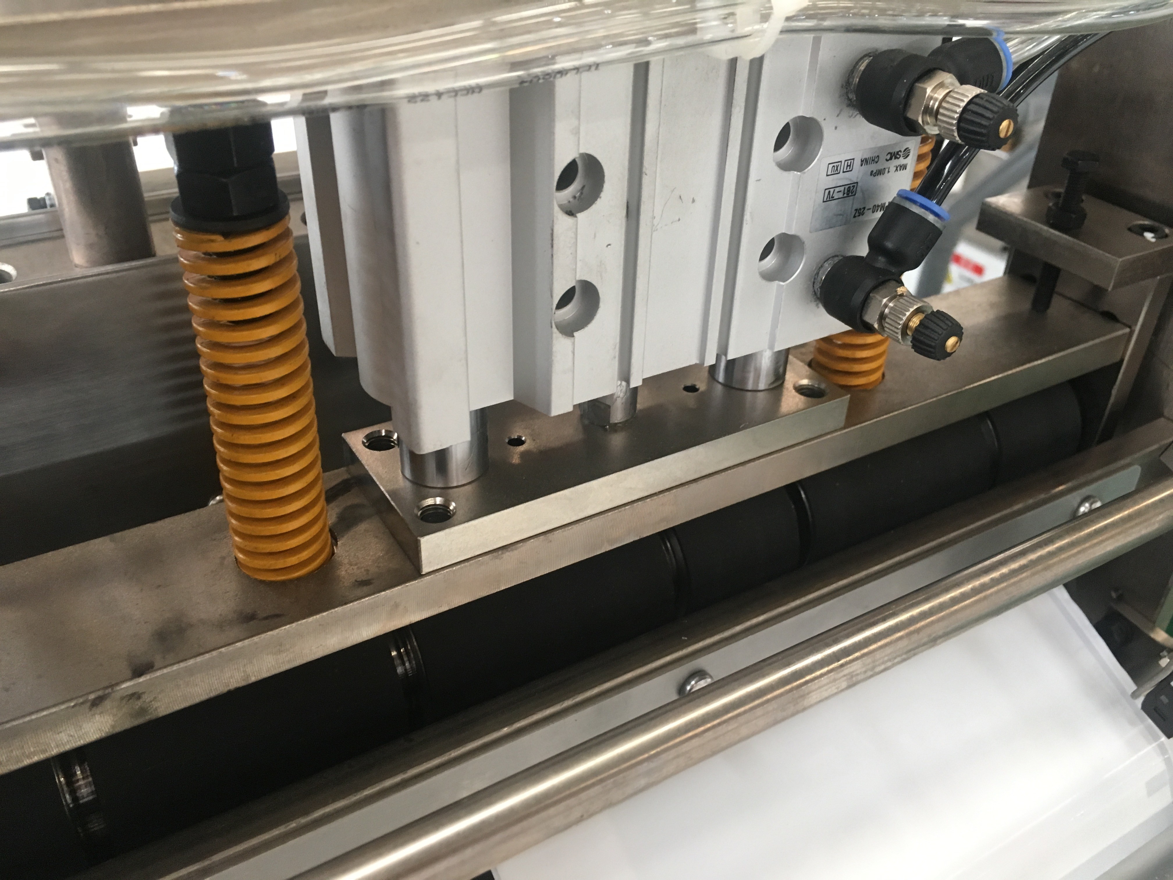 Dual Servo Motor 18 Bags/Min Sanitary Towel Sealing Machine