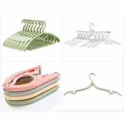 Wholesale 3D printing Colorful Non Slip Foldable Adjustable PP Plastic Cute Plastic Hanger For Baby