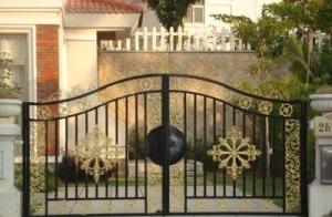 China Arc Welding Rot Proof Wrought Iron Grille Lattice Door factory