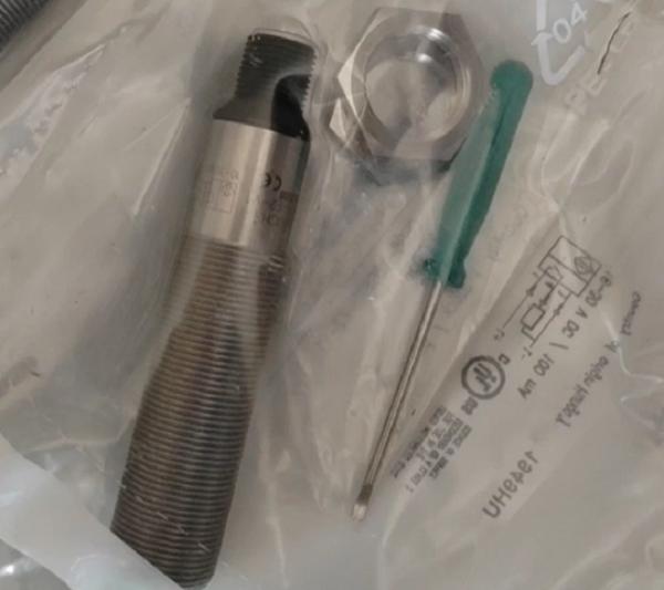 China CBB8-18GS75-E2-V1 Pepperl+Fuchs Capacitive Proximity Switch 10-30V DC factory